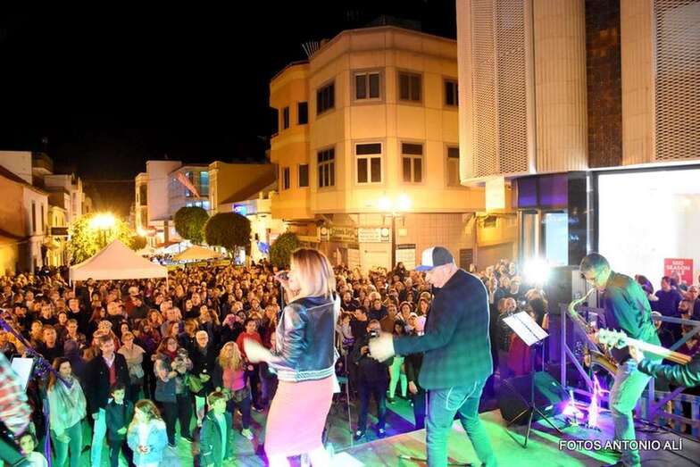 Concierto de uno de los grupos, anoche en Los Llanos (Foto Antonio Alí)